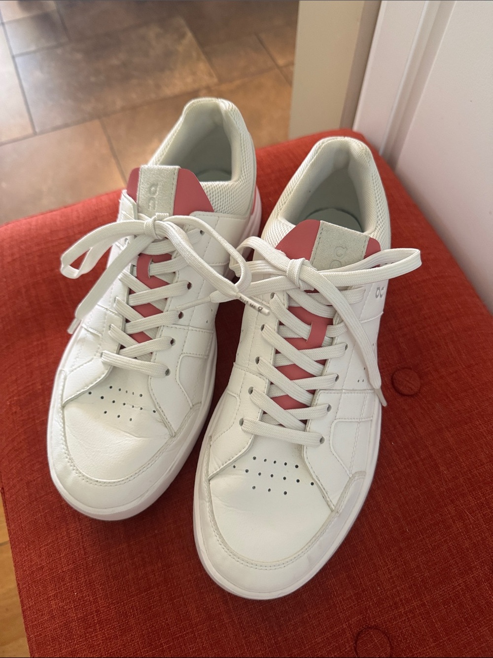ON Running Women’s Roger Clubhouse 1 in All White/Rosewood